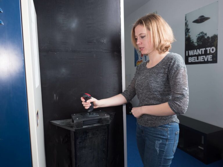 Escape Room Game Alien Invasion Play6