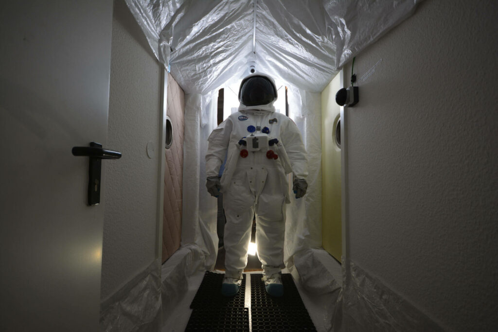 Escape Room Game In Orbit Play5